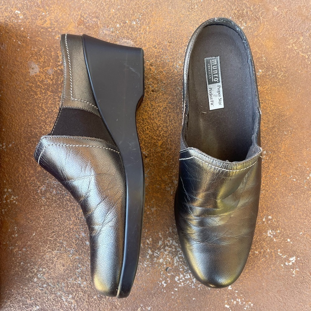 Munro leather Bronz metallic platform clogs sz 8.5